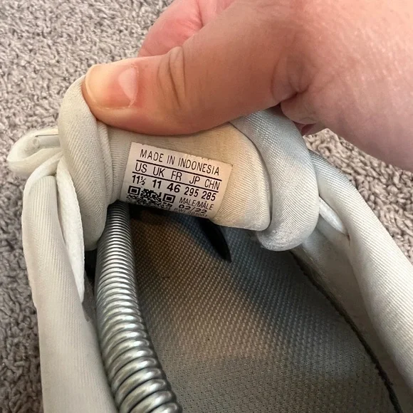 Adidas men’s Supernova ultra boost shoes size 11.5 - Picture 8 of 8